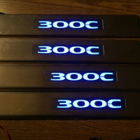 Накладки на пороги с подсветкой Chrysler 300C