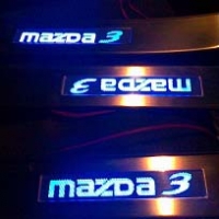 Накладки на пороги с подсветкой Mazda 3