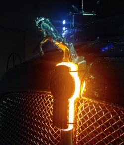 Светящийся логотип Kenworth,светящаяся эмблема Kenworth,светящийся логотип на авто Kenworth,светящийся логотип на автомобиль Kenworth,подсветка логотипа Kenworth,2D,3D,4D,5D,6D