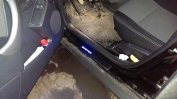 накладки на пороги с подсветкой renault duster,светящиеся накладки на пороги reno duster,светодиодные накладки на пороги renault duster,светодиодные накладки на пороги авто reno duster,накладки на пороги led renault duster,декоративные накладки рено дасте