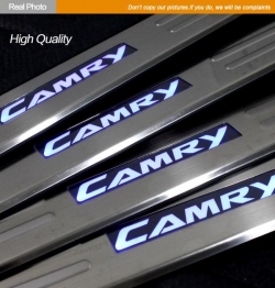 накладки на пороги с подсветкой Toyota Camry,светящиеся накладки на пороги Toyota Camry,светодиодные накладки на пороги Toyota Camry,светодиодные накладки на пороги авто Toyota Camry,накладки на пороги Toyota Camry,декоративные накладки Toyota Camry