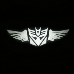 проектор на бампер DECEPTICON,проектор логотипа DECEPTICON для заднего бампера,проектор логотипа DECEPTICON на задний бампер,светодиодный проектор DECEPTICON,светодиодный проектор логотипа DECEPTICON,рекламный проектор DECEPTICON,след тени логотипа автомо