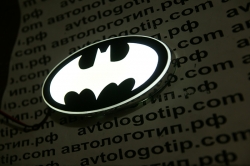 Светящийся логотип Batman (Бетмен) Hyundai Santa Fe,светящаяся эмблема Batman (Бетмен) Hyundai Santa Fe,светящийся логотип на авто Batman (Бетмен) Hyundai Santa Fe,светящийся логотип на автомобиль Batman (Бетмен) Hyundai Santa Fe,подсветка логотипа Batman