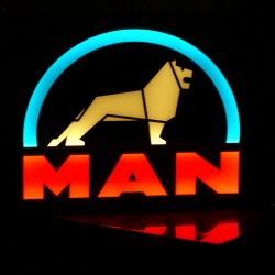 Светящийся логотип на спалку MAN,светящийся логотип для грузовика на спалку MAN,светящаяся эмблема на спалку MAN,табличка на спалку MAN,картина на спалку MAN,логотип на стекло на спалку MAN,светящаяся картина на спалку MAN,светодиодный логотип на спалку M