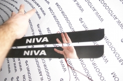 светящиеся накладки на пороги niva,светодиодные накладки на пороги niva,светодиодные накладки на пороги авто niva,накладки на пороги led niva,декоративные накладки на пороги с подсветкой niva