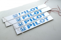 Подсветка порогов Honda Pilot,накладки на пороги с подсветкой Honda Pilot,светящиеся накладки на пороги Honda Pilot,светодиодные накладки на пороги Honda Pilot,светодиодные накладки на пороги авто Honda Pilot,накладки на пороги led Honda Pilot,декоративны