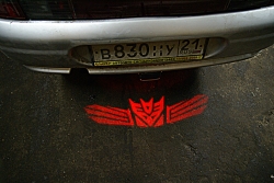 проектор на бампер DECEPTICON,проектор логотипа DECEPTICON для заднего бампера,проектор логотипа DECEPTICON на задний бампер,светодиодный проектор DECEPTICON,светодиодный проектор логотипа DECEPTICON,рекламный проектор DECEPTICON,след тени логотипа автомо
