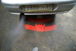проектор на бампер autobot,проектор логотипа autobot для заднего бампера,проектор логотипа autobot на задний бампер,светодиодный проектор autobot,светодиодный проектор логотипа autobot,рекламный проектор autobot,след тени логотипа автомобиля autobot,светя