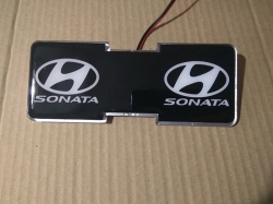 Ваш Хендай Соната сделает автомобиль красивым снаружи и внутри, добавит полезных свойств и изменит дизайн авто в лучшую сторону.  Комплект светодиодной подсветки центральной консоли для Hyundai Sonata YF/Хендай Соната. Светящиеся модули укладываются на дн