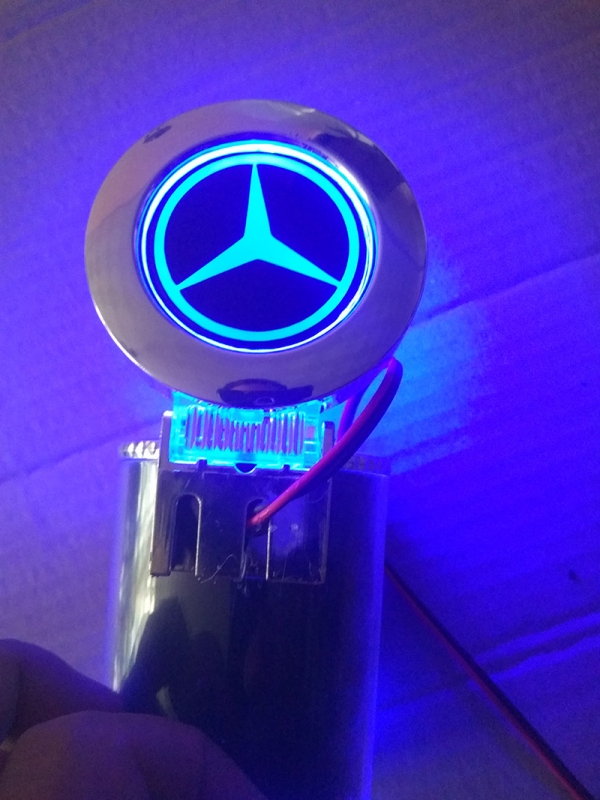 Пепельница с подсветкой логотипа Mercedes,автомобильная пепельница с логотипом Mercedes,пепельница Mercedes,пепельница с подсветкой Mercedes,светящаяся пепельница Mercedes,пепельница автомобильная с подсветкой Mercedes,светящаяся пепельница с логотипом Me