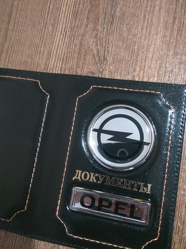 Кожаная обложка для документов с эмблемой OPEL (ОПЕЛЬ) на зеркальном хроме Уникальный дизайн обложки с зеркальным хромов для автодокументов с логотипом OPEL (ОПЕЛЬ) на основании подложки из зеркального хрома.