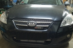 Эффектный светящийся логотип KIA радиатора, эргономичная конструкция и высокое качество исполнения привлекли к аксессуару повышенное внимание любителей автотюнинга,Светящийся логотип KIA радиатора на решетку радиатора,Светящаяся передняя эмблема KIA на ре