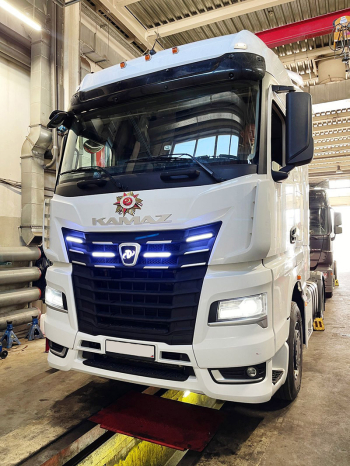 Дневные ходовые огни на KAMAZ К5