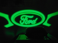 проектор на бампер FORD,проектор логотипа FORD для заднего бампера,проектор логотипа FORD на задний бампер,светодиодный проектор FORD,светодиодный проектор логотипа FORD,рекламный проектор FORD,след тени логотипа автомобиля FORD,светящийся логотип машины