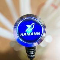 Зарядка для телефона с логотипом HUMANN