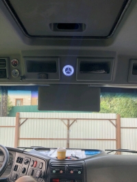 Светящийся логотип Мерседес Mercedes зеркальное серебро с хром отделкой с 2D гравировкой надписи Мерседес Mercedes.Эффектный зеркальный дизайн эмблемы Мерседес Mercedes,эргономичная конструкция и высокое качество исполнения привлекли к аксессуару повышенн