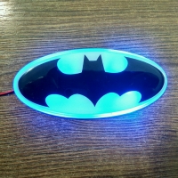 Светящийся логотип Batman,светящаяся эмблема Batman,светящийся логотип на авто Batman,светящийся логотип на автомобиль Batman,подсветка логотипа Batman