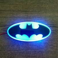 Светящийся логотип Batman,светящаяся эмблема Batman,светящийся логотип на авто Batman,светящийся логотип на автомобиль Batman,подсветка логотипа Batman