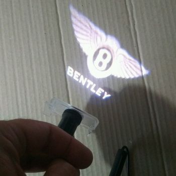 Штатная подсветка дверей Bentley