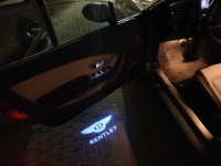 Подсветка логотипа в двери Bentley,подсветка дверей с логотипом Bentley,Штатная подсветка Bentley,подсветка дверей с логотипом авто Bentley,светодиодная подсветка логотипа Bentley в двери,Лазерные проекторы Bentley в двери,Лазерная подсветка Bentley