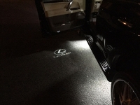 Подсветка логотипа в двери LEXUS,подсветка дверей с логотипом LEXUS,Штатная подсветка LEXUS,подсветка дверей с логотипом авто LEXUS,светодиодная подсветка логотипа LEXUS в двери,Лазерные проекторы LEXUS в двери,Лазерная подсветка LEXUS